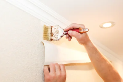 Pose de papier peint à Squiffiec — revêtements muraux et toiles de verre